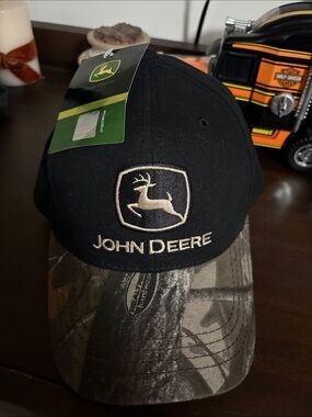 John Deere Men's Black and Camo Baseball Cap